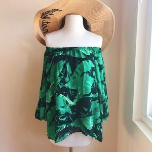 2/$25 or 3/$30 ……Vince Camuto Tropical Leaf Offshoulder Top